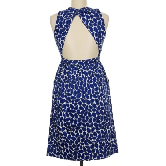 WHIT Size 6 Cocktail white dress with blue leaf detail print LOVELY - Picture 2 of 4